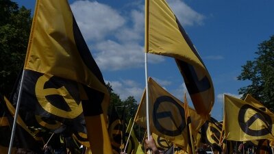 Redakcja - &quot;Relacja z wyjazdu &quot;Szturmu&quot; na manifestację Identitäre Bewegung Deutschland w Berlinie 17 VI 2017 r.&quot;